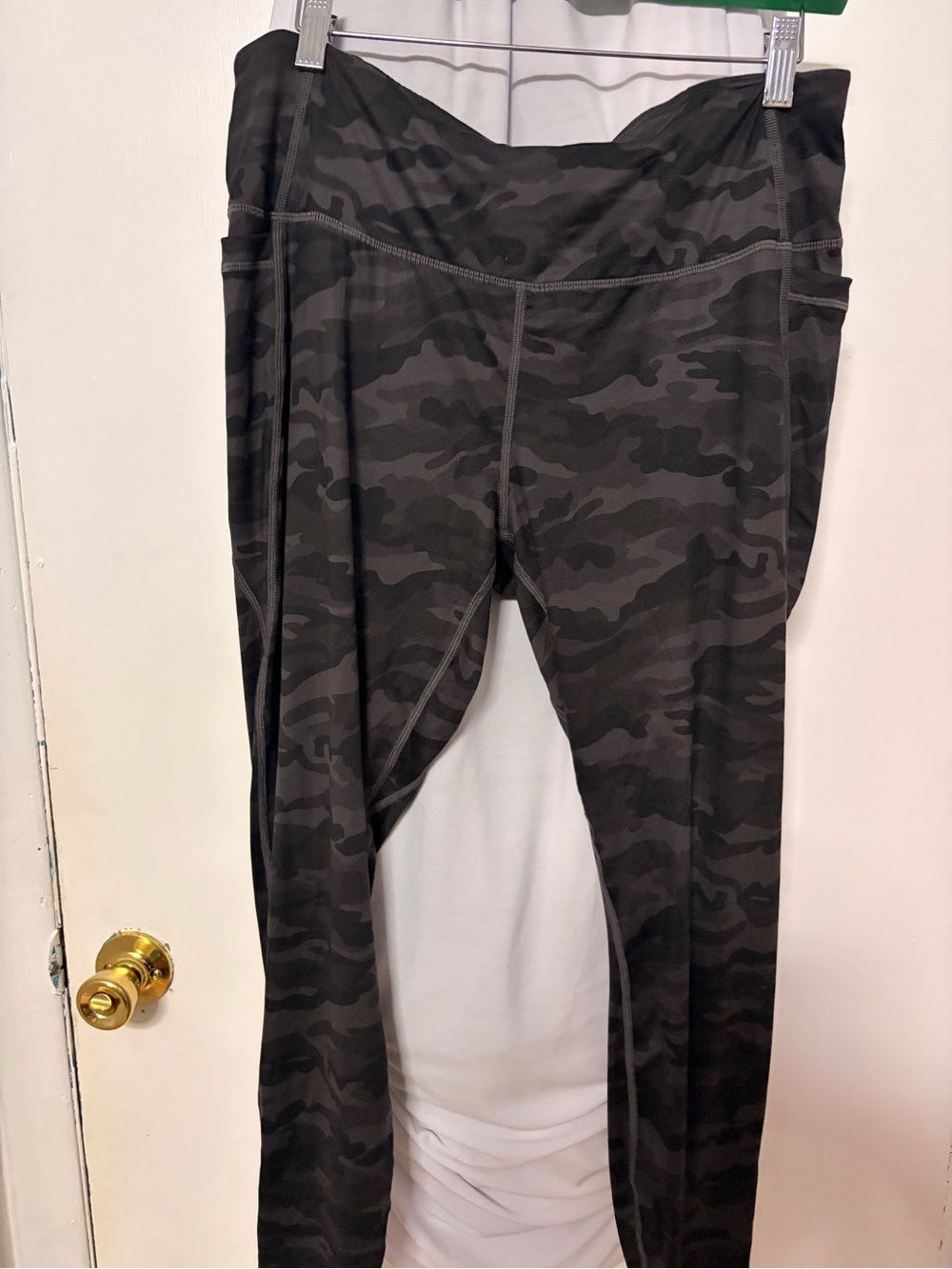 Women’s' Black Camo Active Leggings